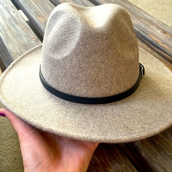 Tan Hat - Picture 4 of 4